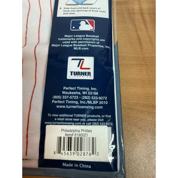 Turner Stretchable Book Cover Philadelphia Phillies New In Package - Picture 4 of 4
